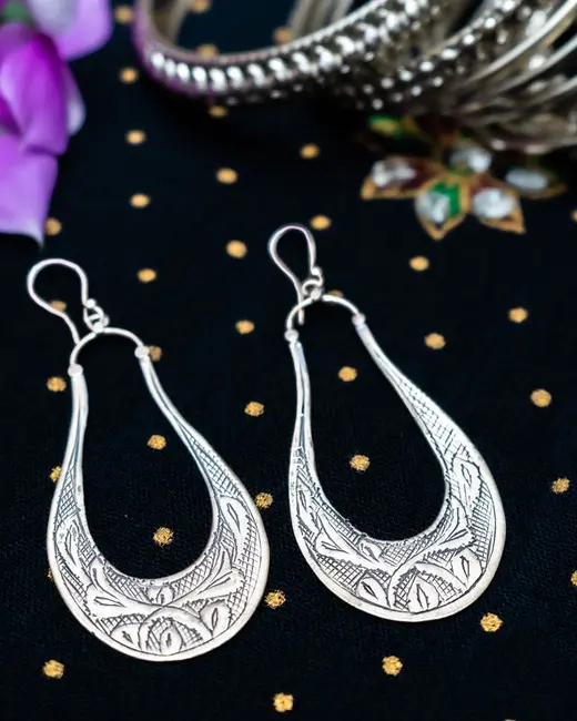 ऑक्सीडाइज़्ड चाँदी की बालियाँ